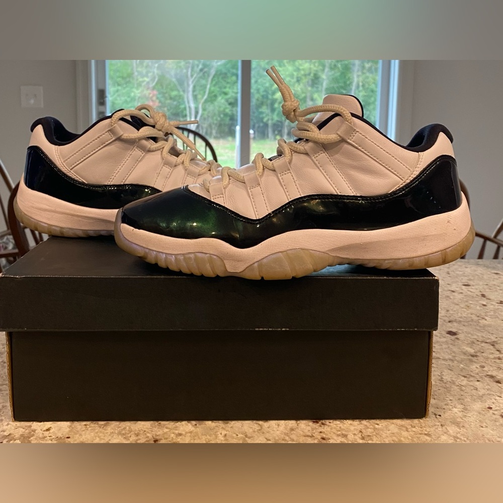 Jordan 11 Retro Low Emerald